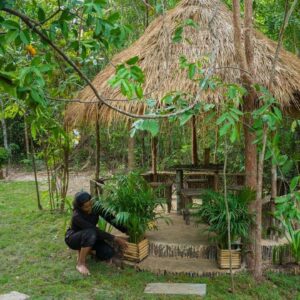 Girls Build Out Door Setting Area Solo Bushcraft Skills In Deep Jungle