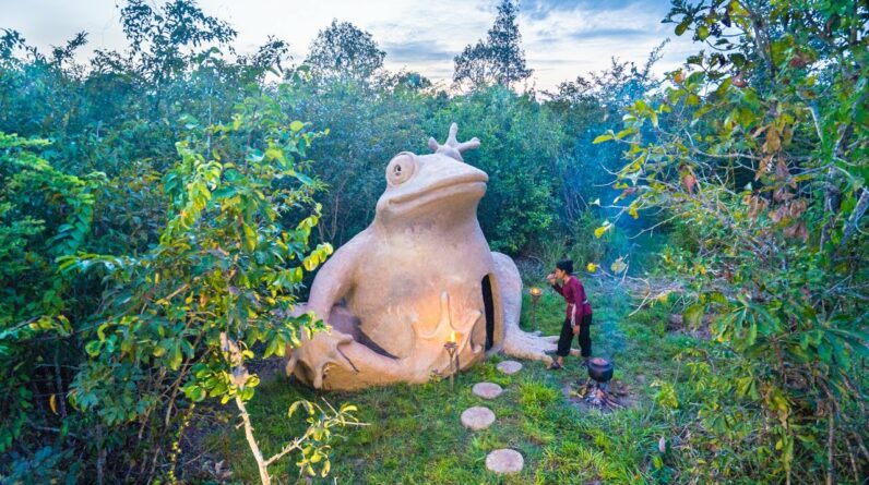 How to Build Giant Frog Cabin House, Girl Solo Bushcratfs Survival Shelter Ideas Skills