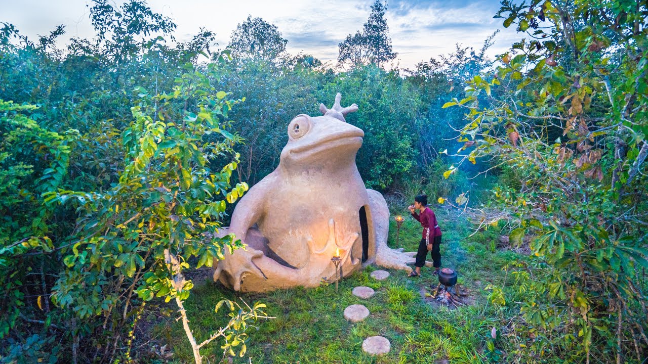 How to Build Giant Frog Cabin House, Girl Solo Bushcratfs Survival ...